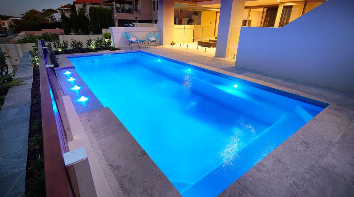 How to properly light the swimming pool and its surrounding