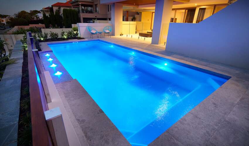 How to properly light the swimming pool and its surrounding