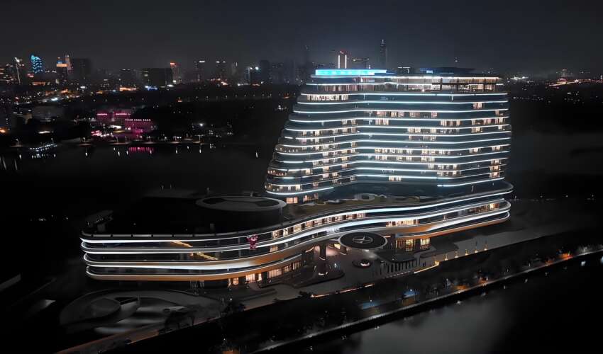 Facade Light branding