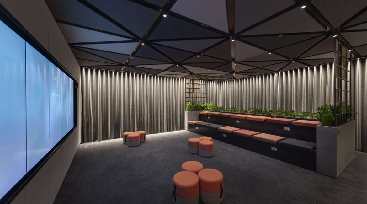 Decorative ceiling layouts integrated with lighting